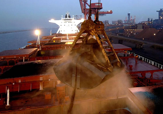 We’ll move mountains for you. The fluidity, exposure and sheer scale of break bulk cargo presents unique challenges. Across CFS Egypt’s operations, our professional teams understand these issues, and how to deal with them. Whether it’s wood chip, coal, stock feed or any other break bulk cargo, CFS Egypt. will design and manage an integrated solution, whatever the scale of your mountain.